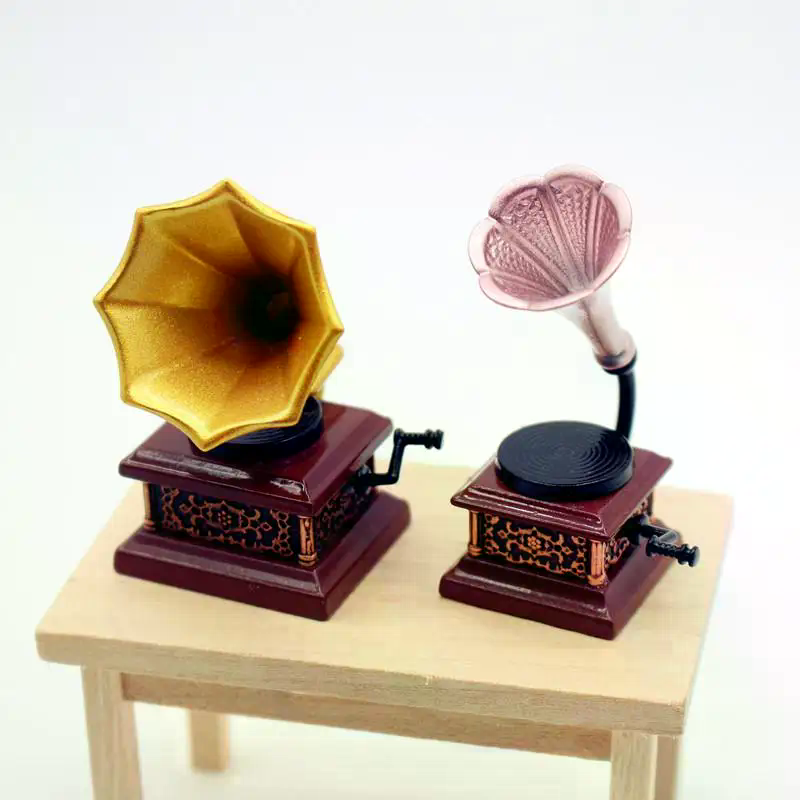 Sustainable Living Principles - Rumah Boneka Model Miniatur Fonograf Antik